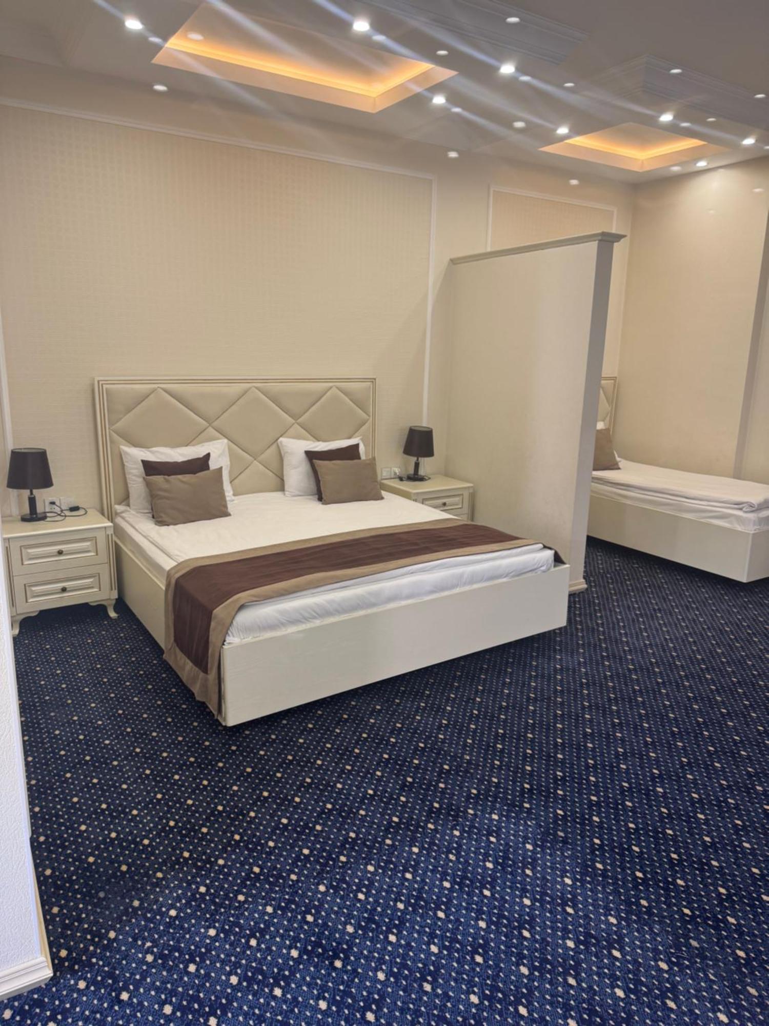 East Legend Hotel 3*