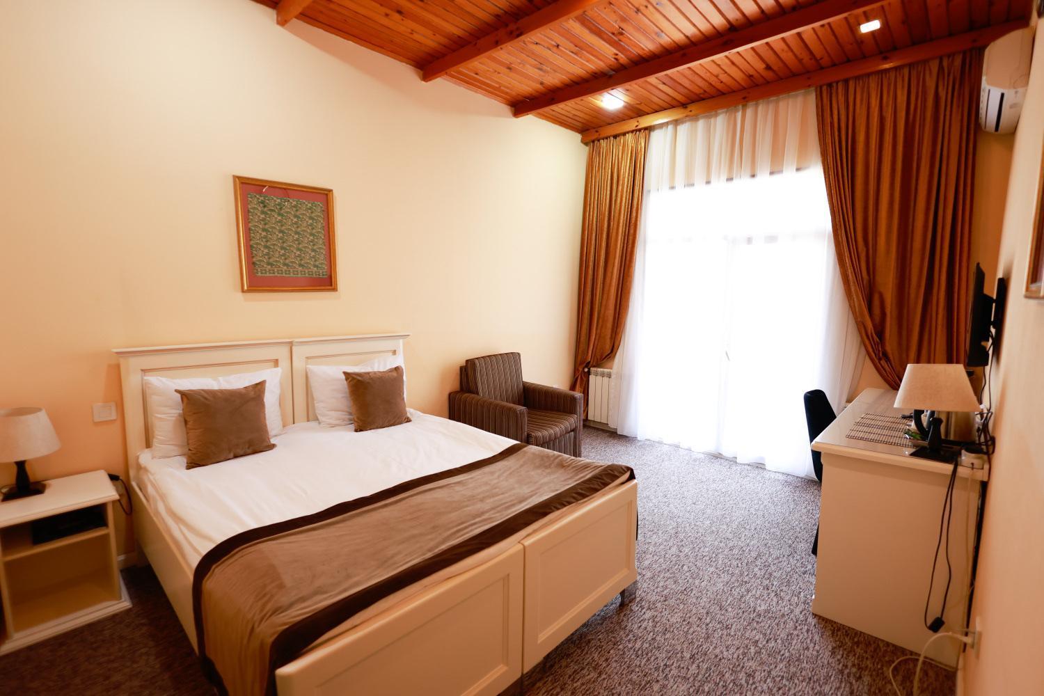 Hotel East Legend