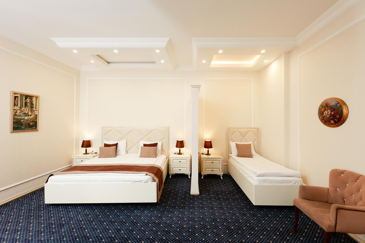 Hotel East Legend