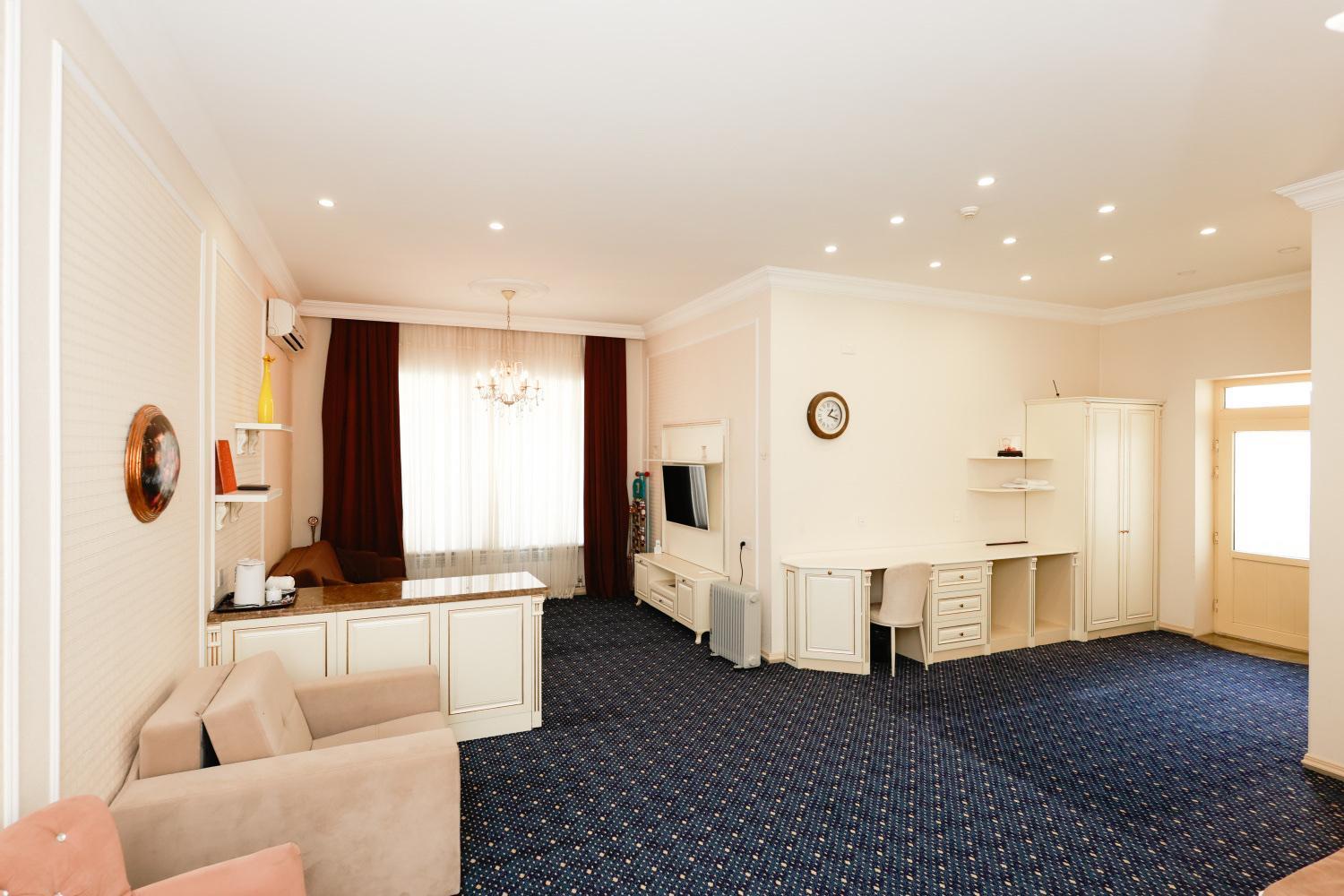 Hotel East Legend 3*