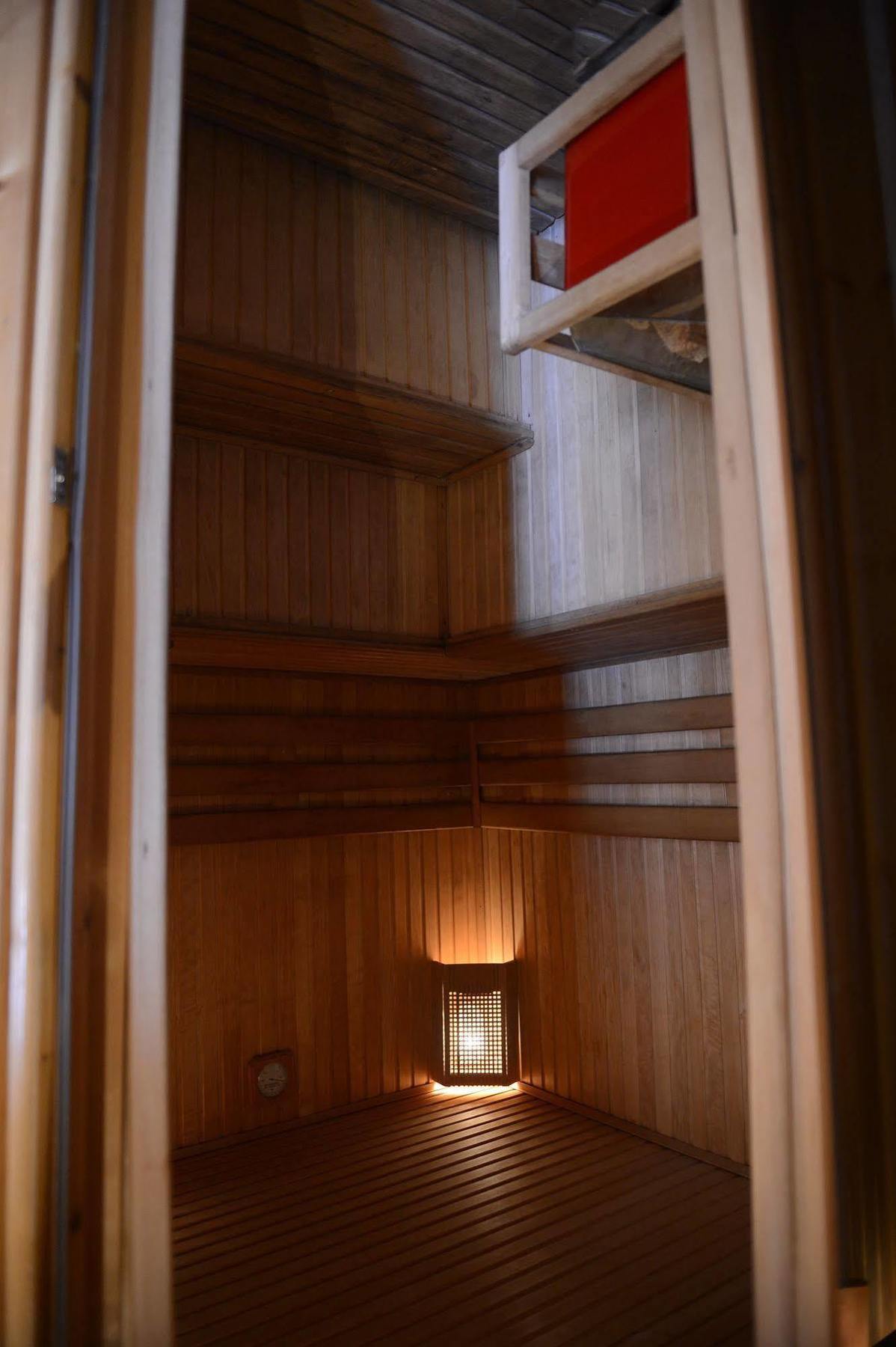 Hotel East Legend